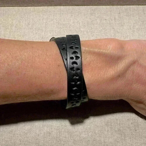 Stella & Dot Lace Detail Reversible Wrap Leather Bracelet - Picture 3 of 7